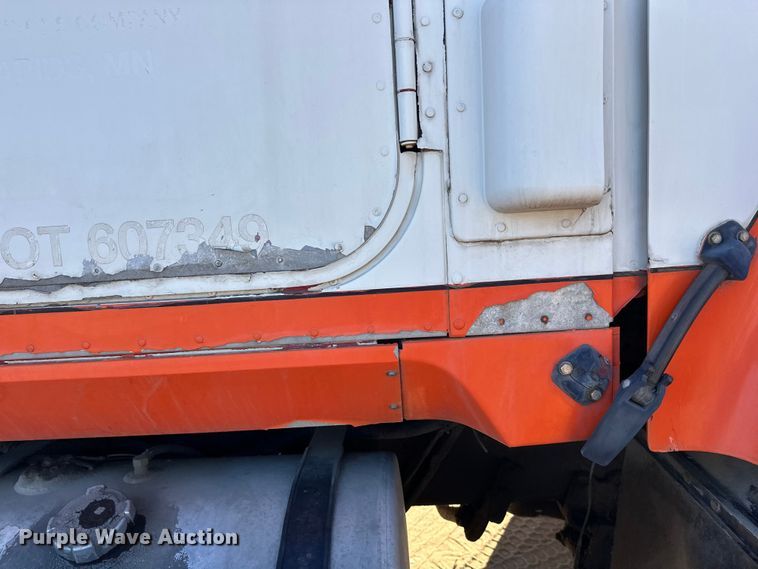 image for item DW4341 2004 International 5500i ready mix truck