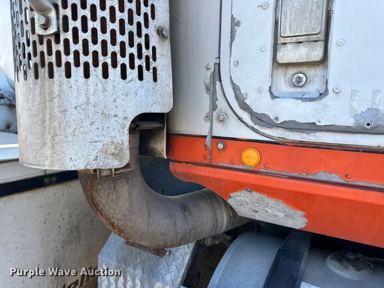 image for item DW4341 2004 International 5500i ready mix truck