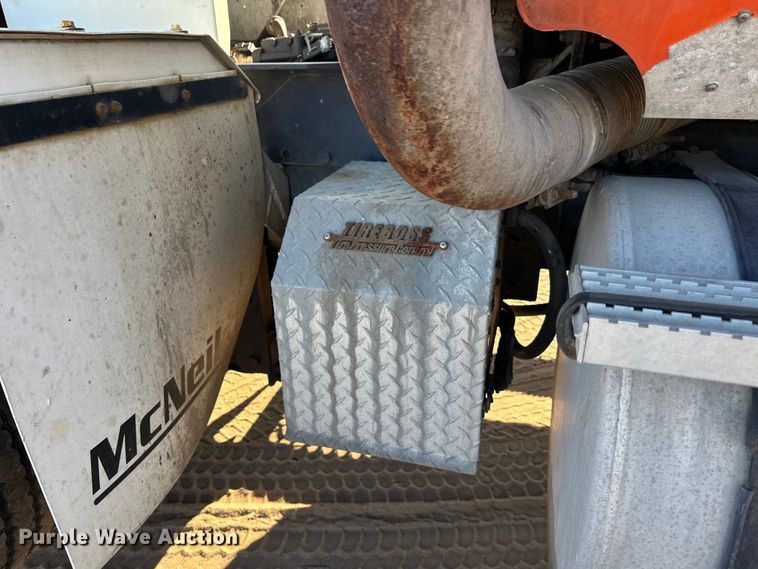 image for item DW4341 2004 International 5500i ready mix truck