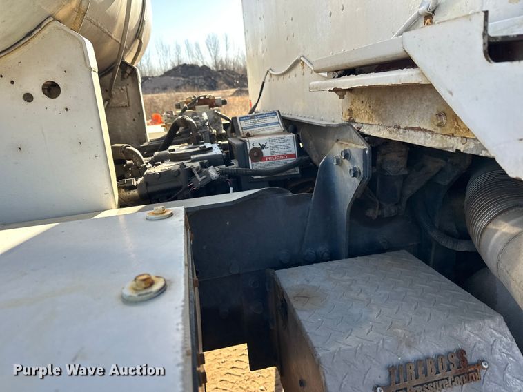 image for item DW4341 2004 International 5500i ready mix truck