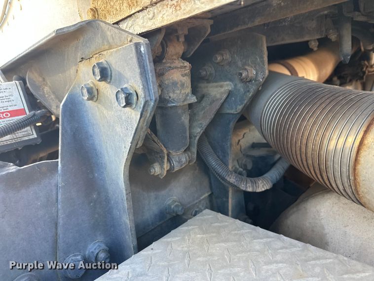 image for item DW4341 2004 International 5500i ready mix truck