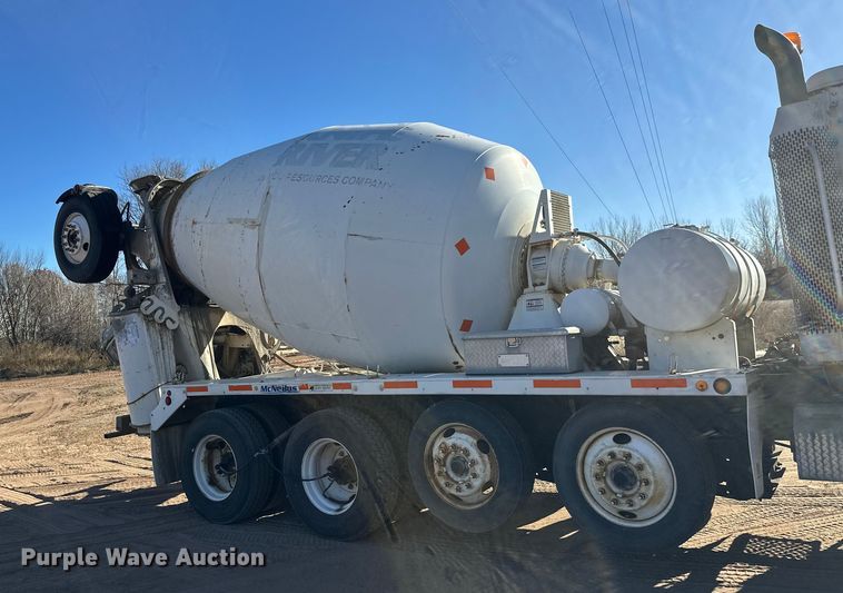 image for item DW4341 2004 International 5500i ready mix truck