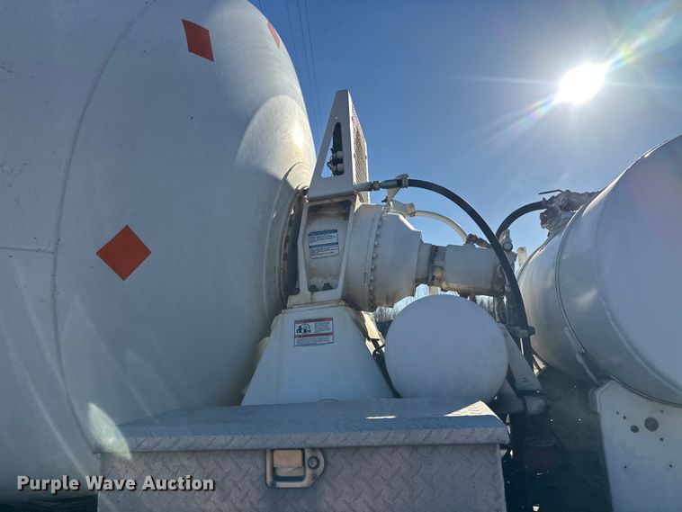 image for item DW4341 2004 International 5500i ready mix truck