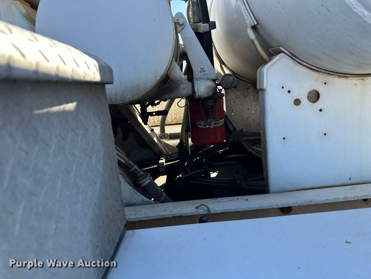 image for item DW4341 2004 International 5500i ready mix truck