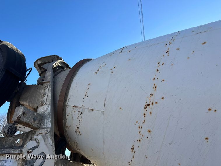 image for item DW4341 2004 International 5500i ready mix truck