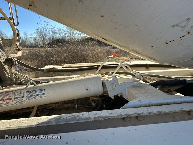 image for item DW4341 2004 International 5500i ready mix truck