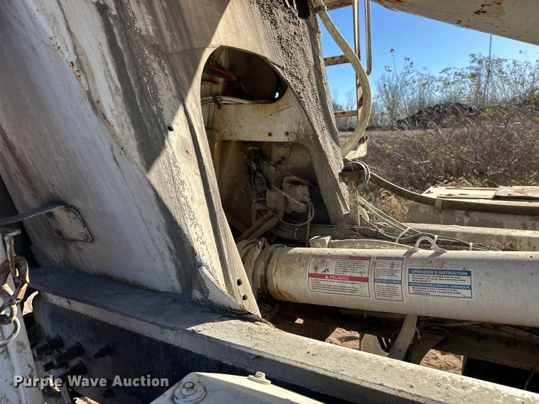 image for item DW4341 2004 International 5500i ready mix truck