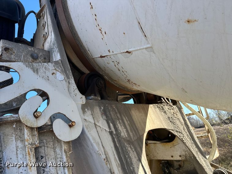 image for item DW4341 2004 International 5500i ready mix truck