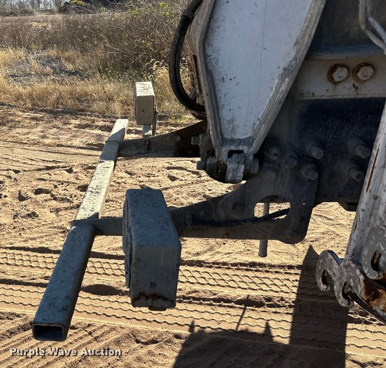 image for item DW4341 2004 International 5500i ready mix truck