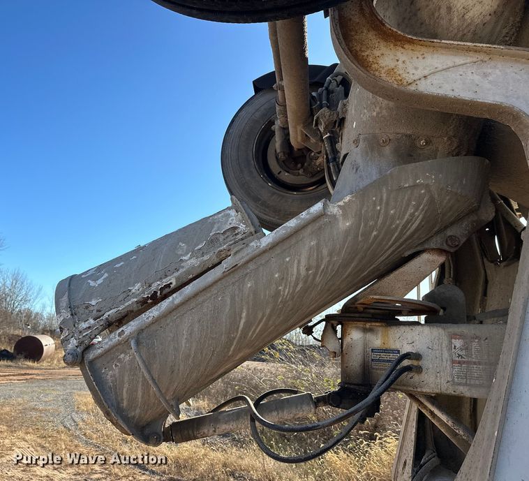 image for item DW4341 2004 International 5500i ready mix truck