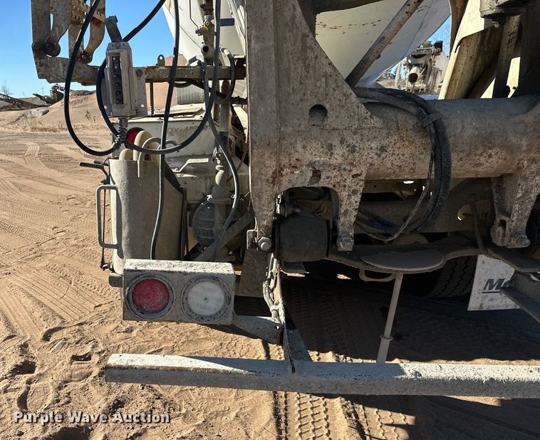 image for item DW4341 2004 International 5500i ready mix truck