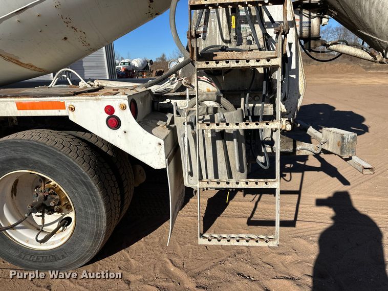 image for item DW4341 2004 International 5500i ready mix truck