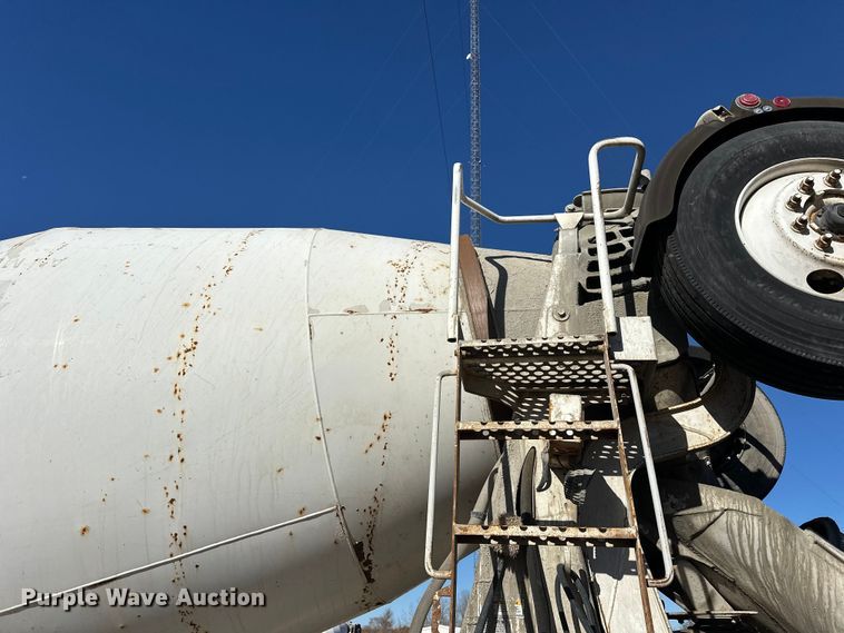 image for item DW4341 2004 International 5500i ready mix truck