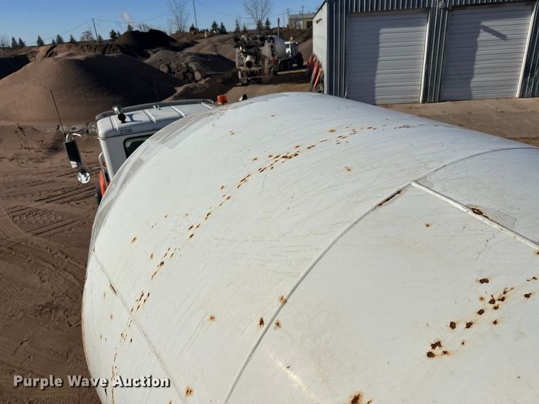 image for item DW4341 2004 International 5500i ready mix truck