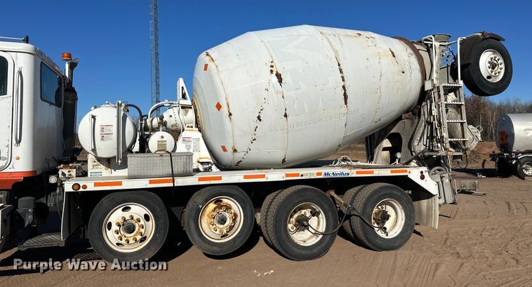 image for item DW4341 2004 International 5500i ready mix truck