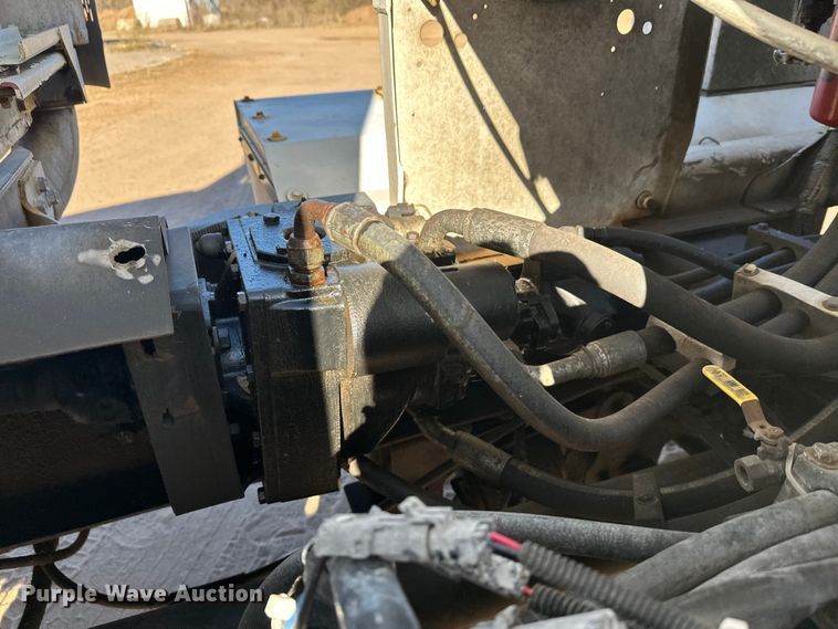 image for item DW4341 2004 International 5500i ready mix truck