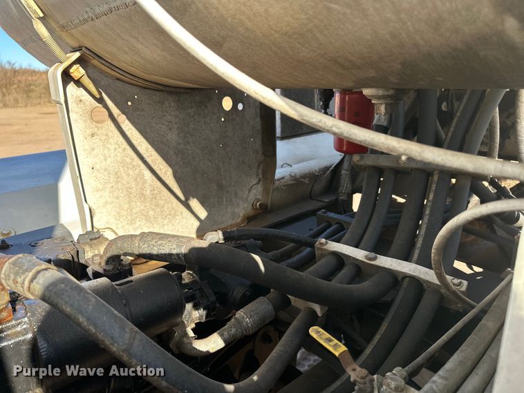 image for item DW4341 2004 International 5500i ready mix truck