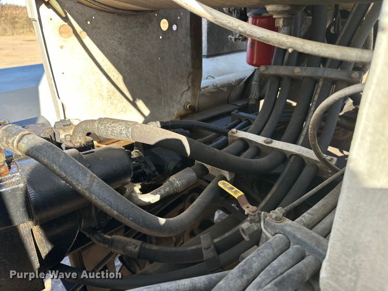 image for item DW4341 2004 International 5500i ready mix truck