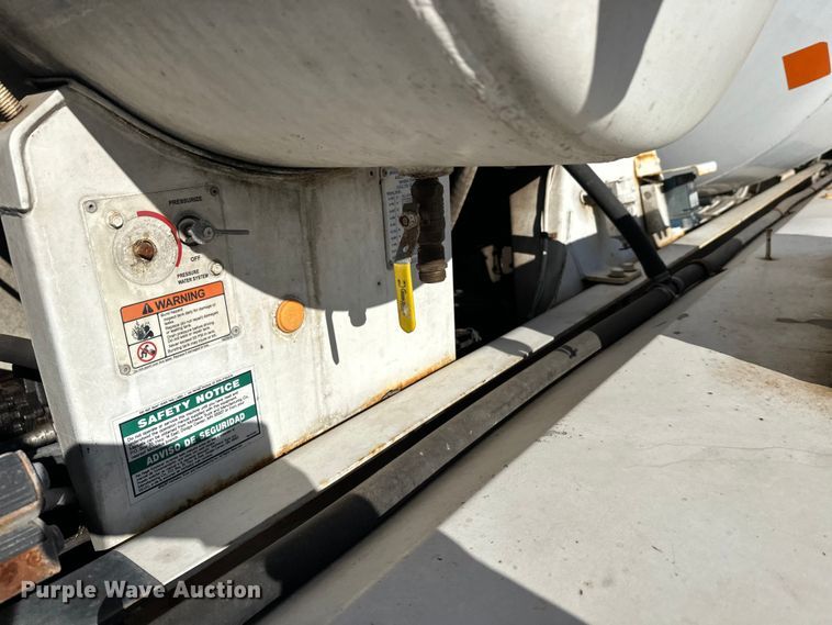 image for item DW4341 2004 International 5500i ready mix truck