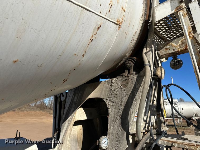 image for item DW4341 2004 International 5500i ready mix truck