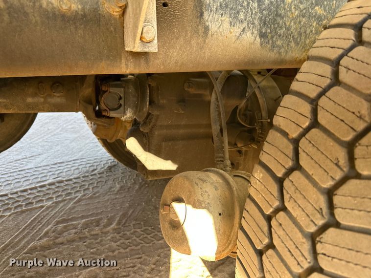 image for item DW4341 2004 International 5500i ready mix truck