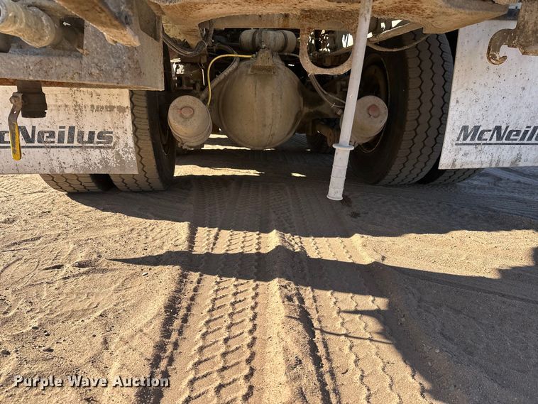 image for item DW4341 2004 International 5500i ready mix truck