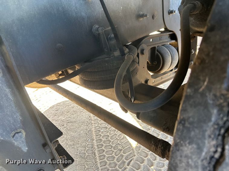 image for item DW4341 2004 International 5500i ready mix truck