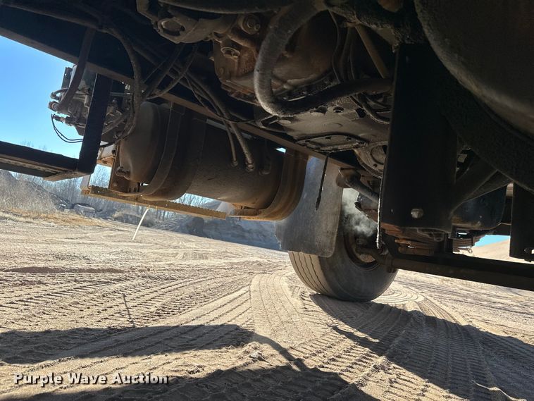 image for item DW4341 2004 International 5500i ready mix truck