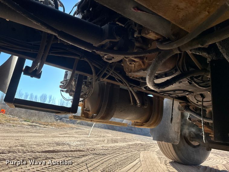 image for item DW4341 2004 International 5500i ready mix truck