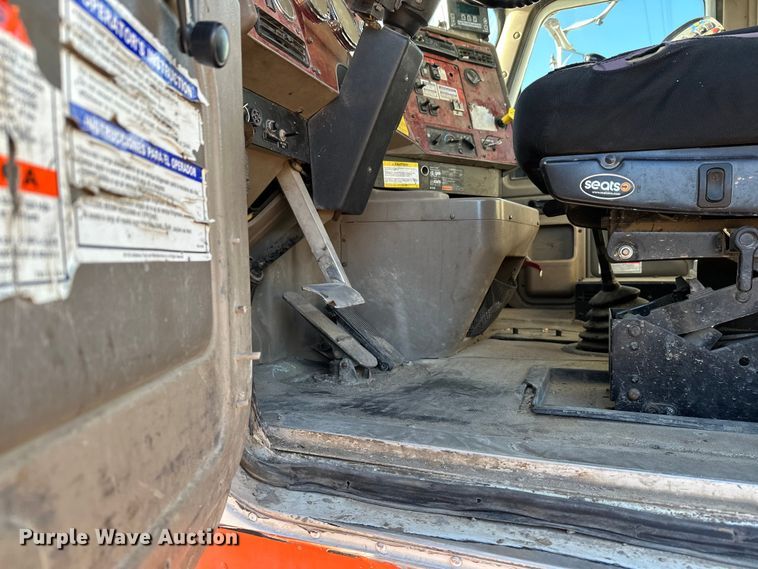 image for item DW4341 2004 International 5500i ready mix truck