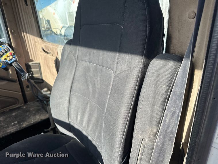 image for item DW4341 2004 International 5500i ready mix truck