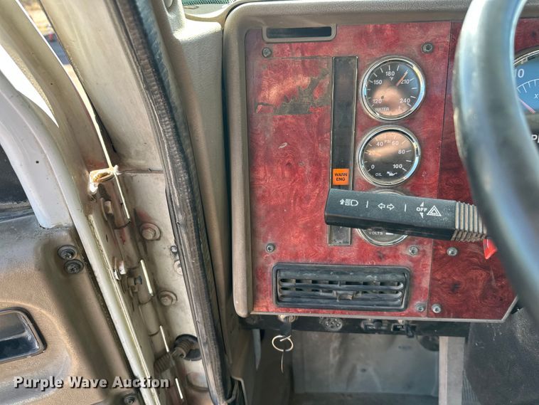 image for item DW4341 2004 International 5500i ready mix truck