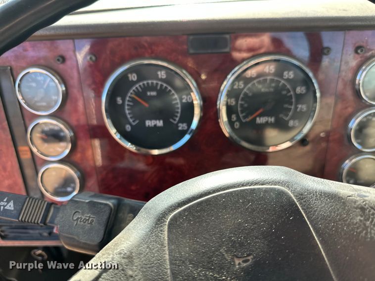 image for item DW4341 2004 International 5500i ready mix truck