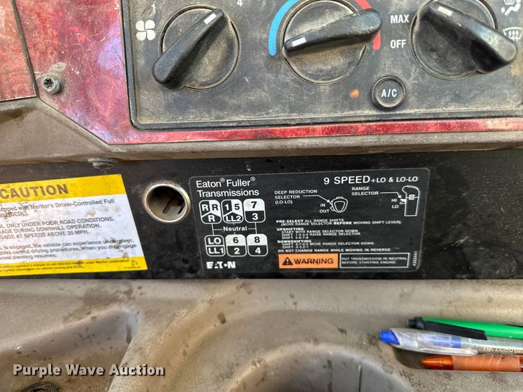 image for item DW4341 2004 International 5500i ready mix truck