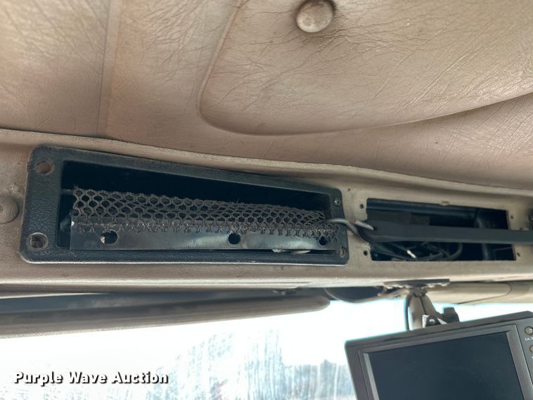 image for item DW4341 2004 International 5500i ready mix truck