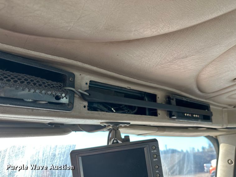 image for item DW4341 2004 International 5500i ready mix truck