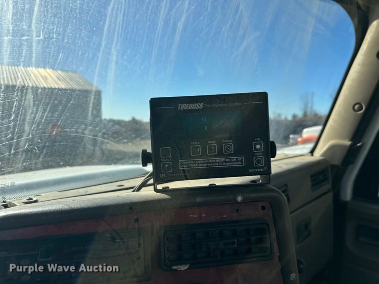 image for item DW4341 2004 International 5500i ready mix truck