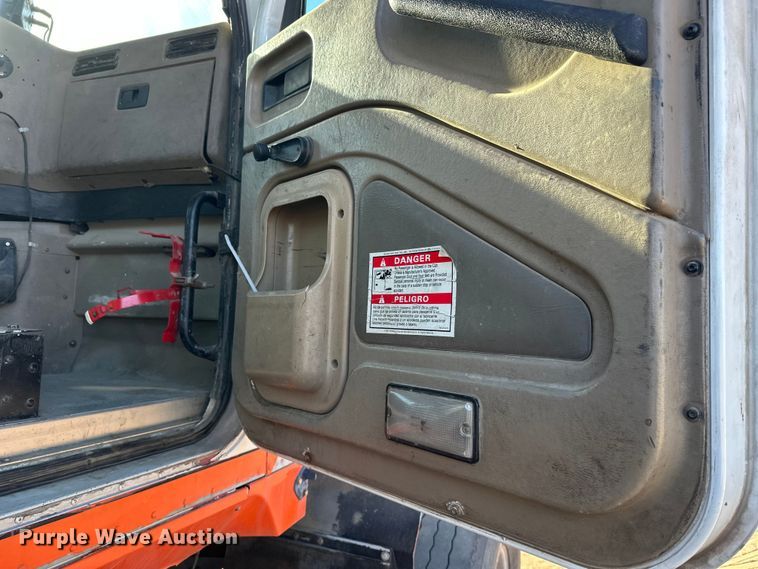 image for item DW4341 2004 International 5500i ready mix truck