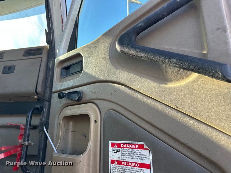 image for item DW4341 2004 International 5500i ready mix truck