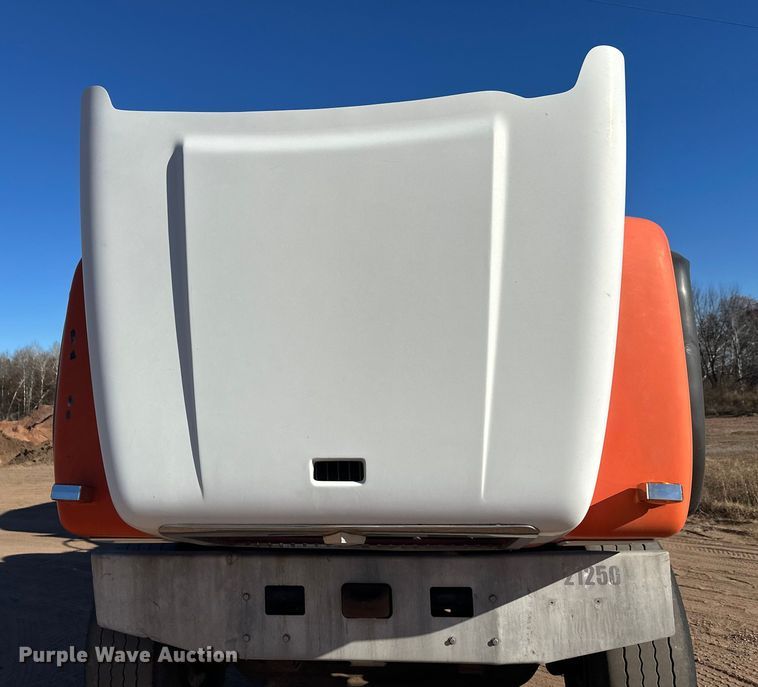 image for item DW4341 2004 International 5500i ready mix truck