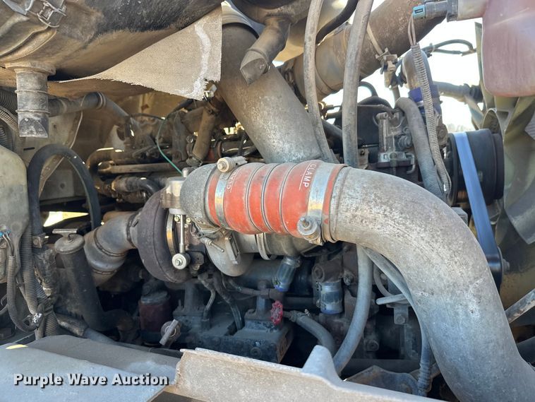 image for item DW4341 2004 International 5500i ready mix truck