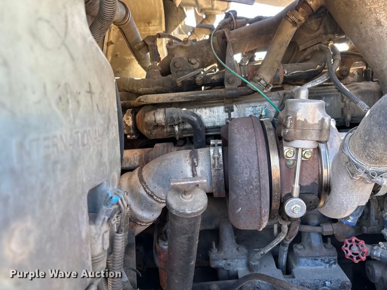 image for item DW4341 2004 International 5500i ready mix truck