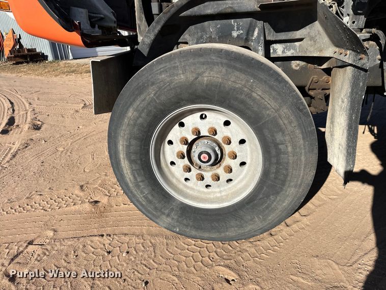 image for item DW4341 2004 International 5500i ready mix truck