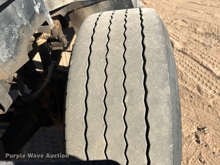 image for item DW4341 2004 International 5500i ready mix truck