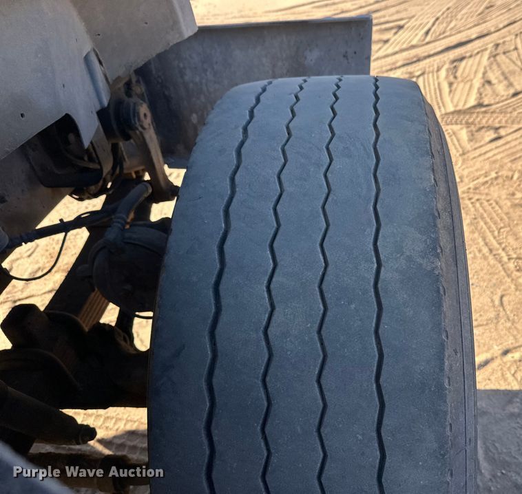 image for item DW4341 2004 International 5500i ready mix truck