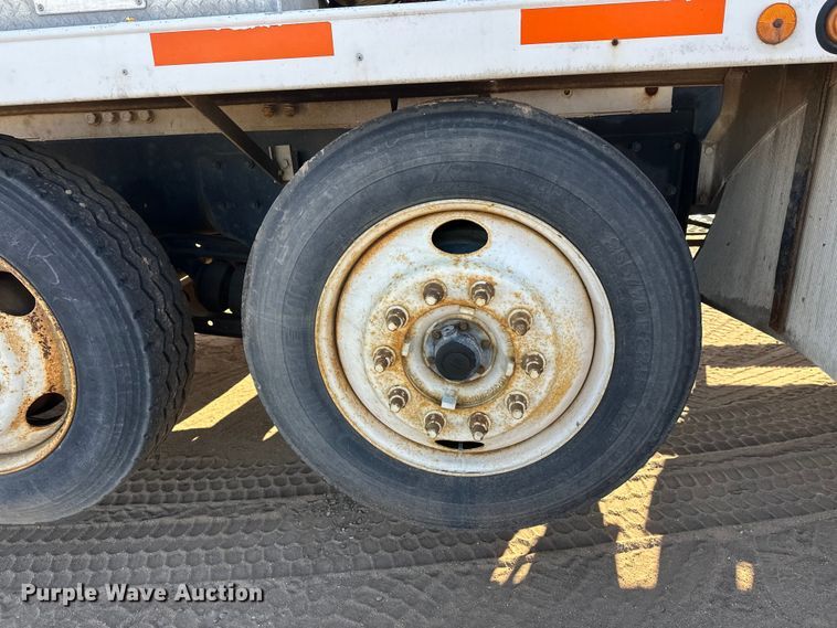 image for item DW4341 2004 International 5500i ready mix truck