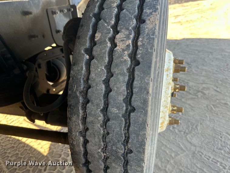 image for item DW4341 2004 International 5500i ready mix truck