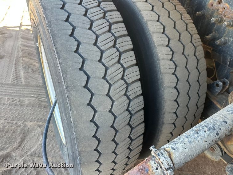 image for item DW4341 2004 International 5500i ready mix truck