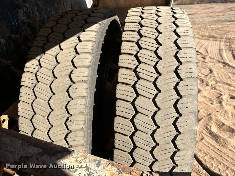 image for item DW4341 2004 International 5500i ready mix truck