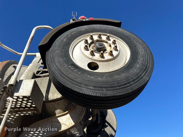 image for item DW4341 2004 International 5500i ready mix truck